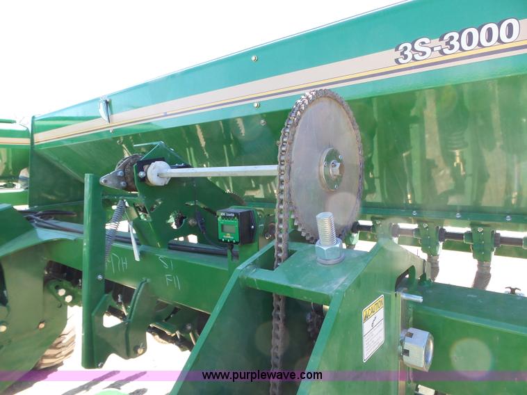 image for item J7673 2013 Great Plains 3S-3000HD grain drill