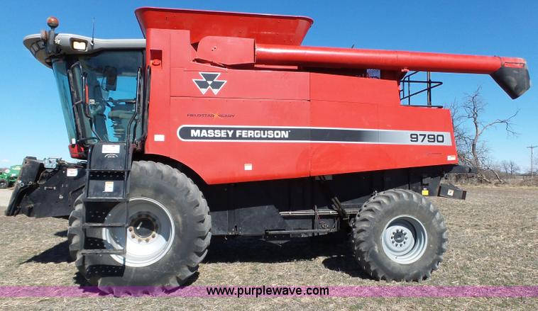 image for item J7674 2003 Massey-Ferguson 9790 RWA combine