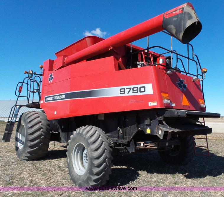 image for item J7674 2003 Massey-Ferguson 9790 RWA combine
