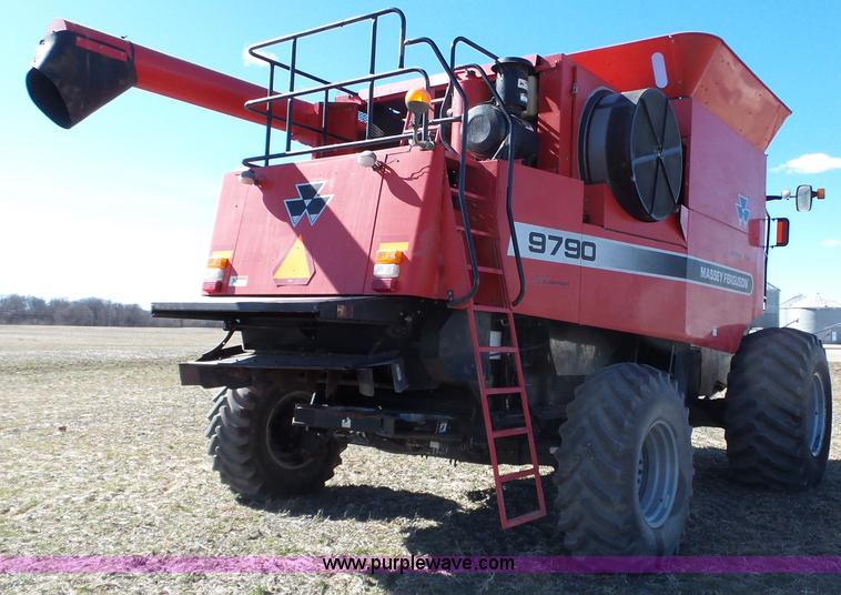 image for item J7674 2003 Massey-Ferguson 9790 RWA combine