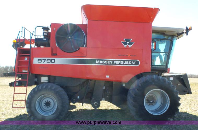 image for item J7674 2003 Massey-Ferguson 9790 RWA combine