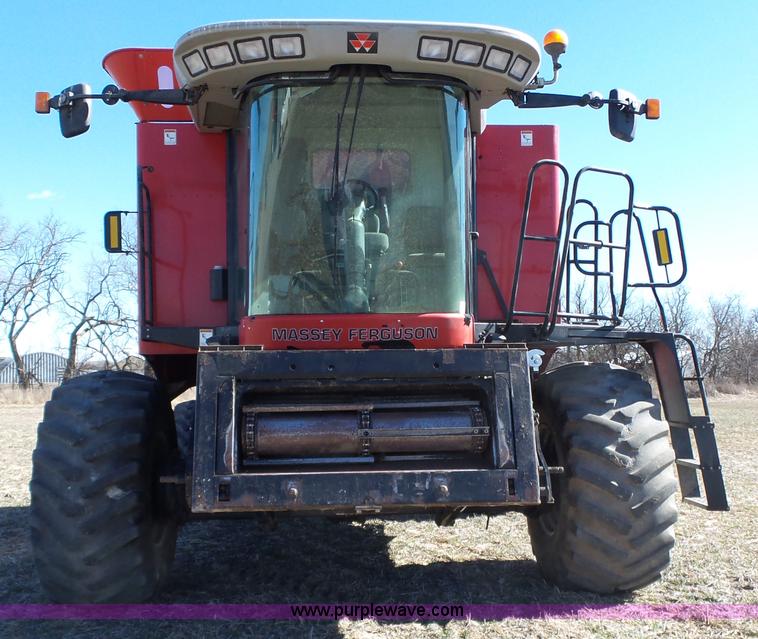 image for item J7674 2003 Massey-Ferguson 9790 RWA combine