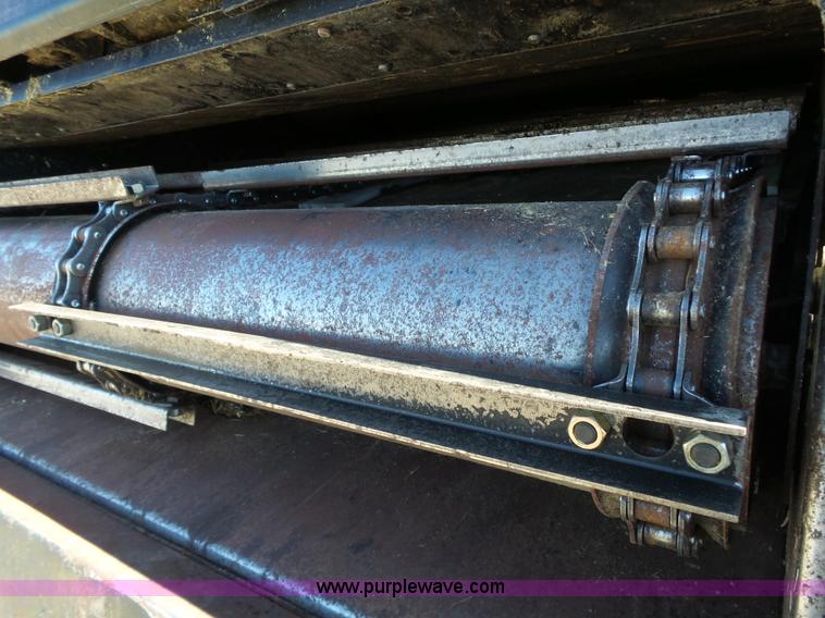 image for item J7674 2003 Massey-Ferguson 9790 RWA combine