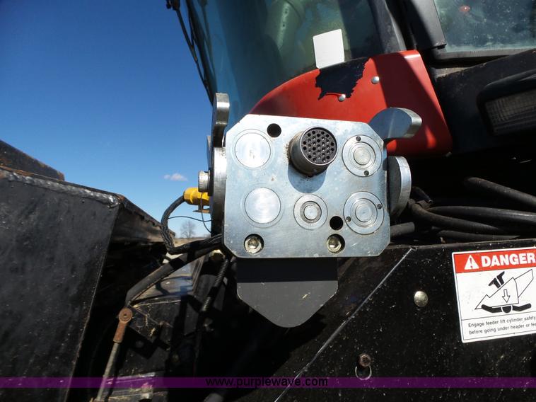 image for item J7674 2003 Massey-Ferguson 9790 RWA combine