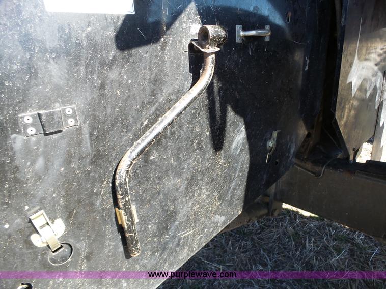 image for item J7674 2003 Massey-Ferguson 9790 RWA combine