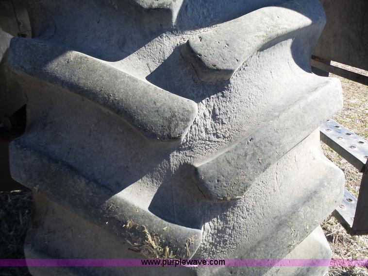 image for item J7674 2003 Massey-Ferguson 9790 RWA combine