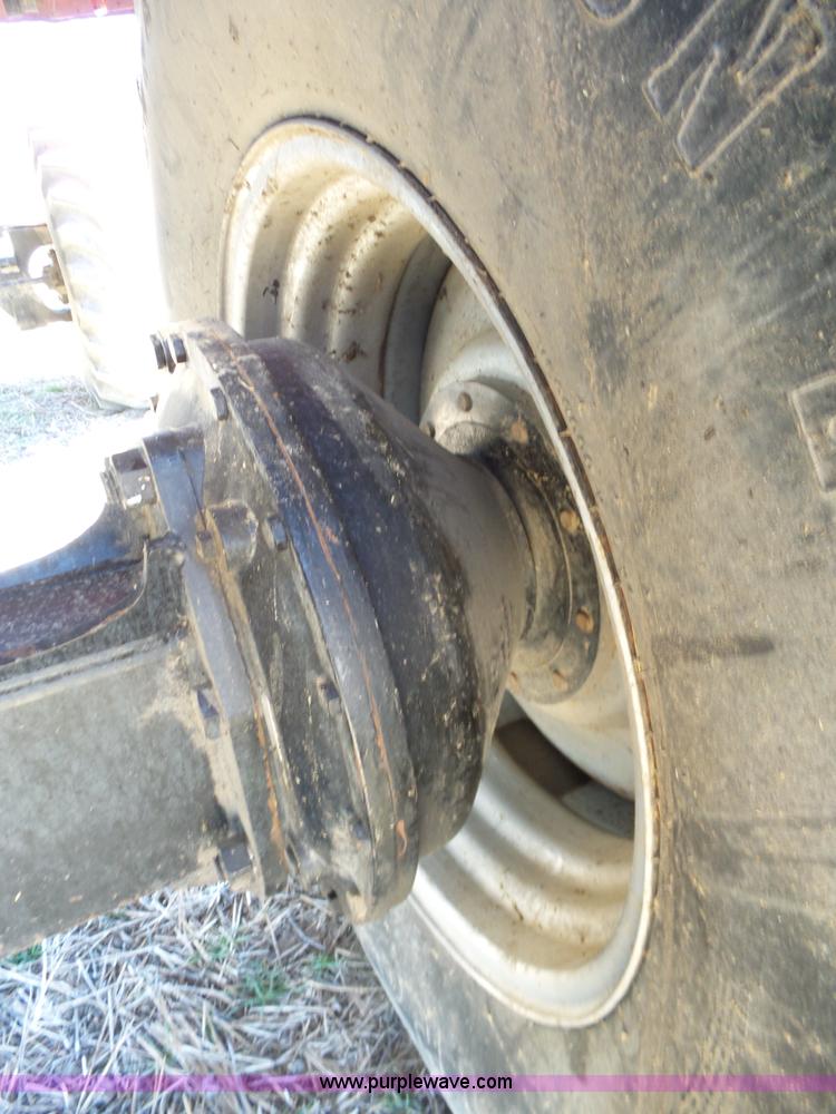 image for item J7674 2003 Massey-Ferguson 9790 RWA combine