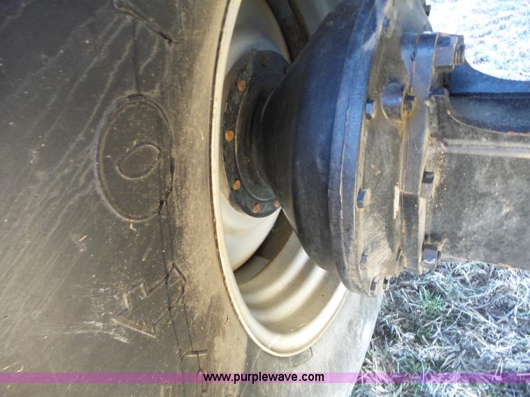 image for item J7674 2003 Massey-Ferguson 9790 RWA combine