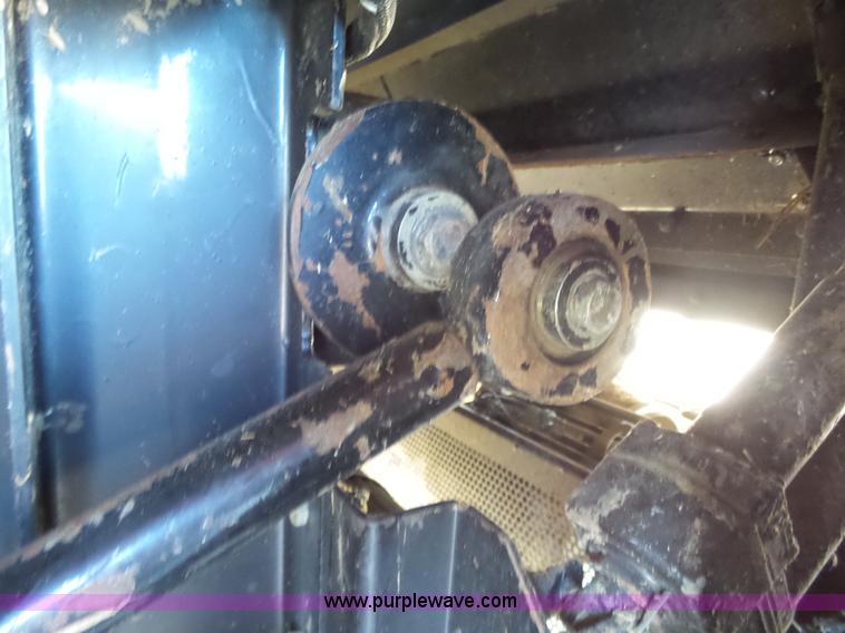 image for item J7674 2003 Massey-Ferguson 9790 RWA combine