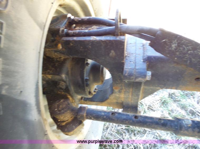 image for item J7674 2003 Massey-Ferguson 9790 RWA combine