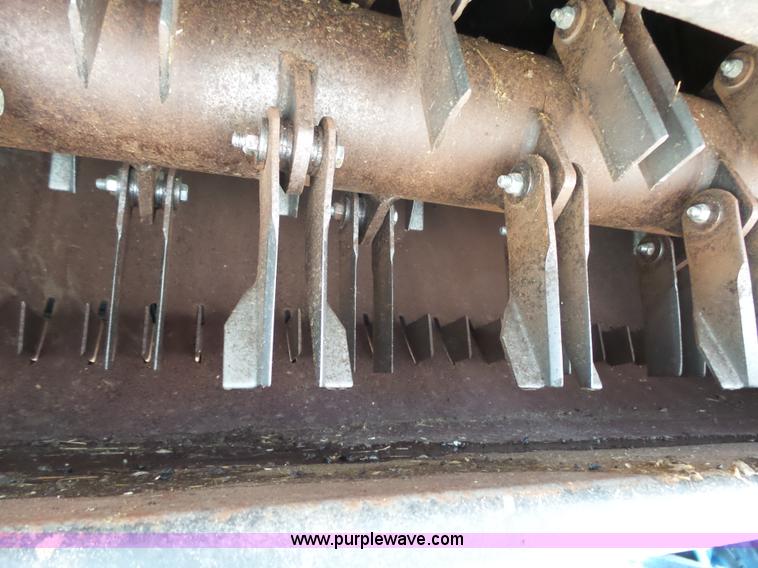 image for item J7674 2003 Massey-Ferguson 9790 RWA combine