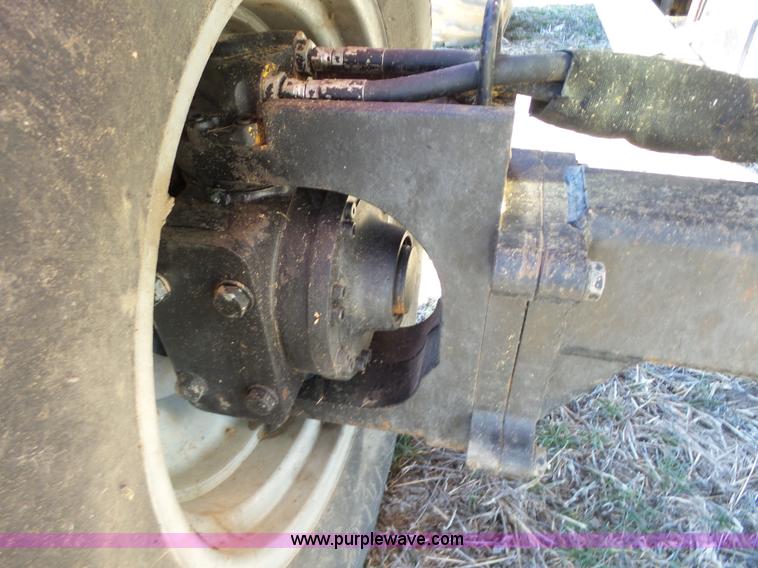 image for item J7674 2003 Massey-Ferguson 9790 RWA combine