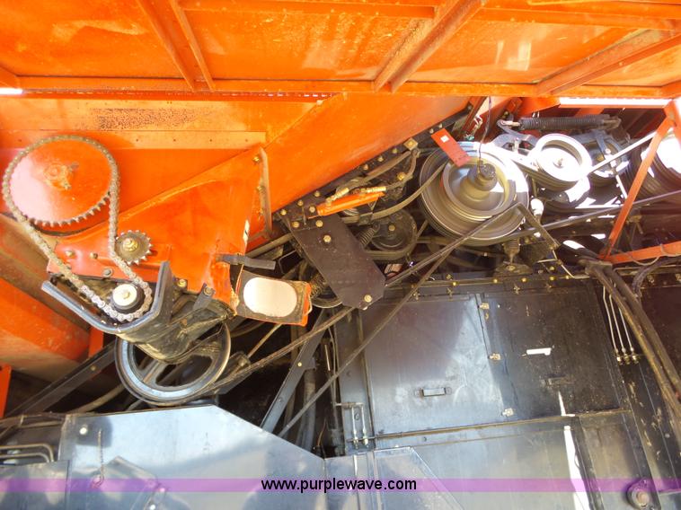 image for item J7674 2003 Massey-Ferguson 9790 RWA combine