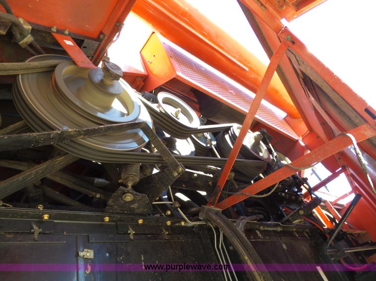 image for item J7674 2003 Massey-Ferguson 9790 RWA combine