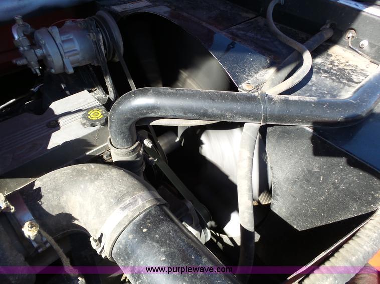 image for item J7674 2003 Massey-Ferguson 9790 RWA combine