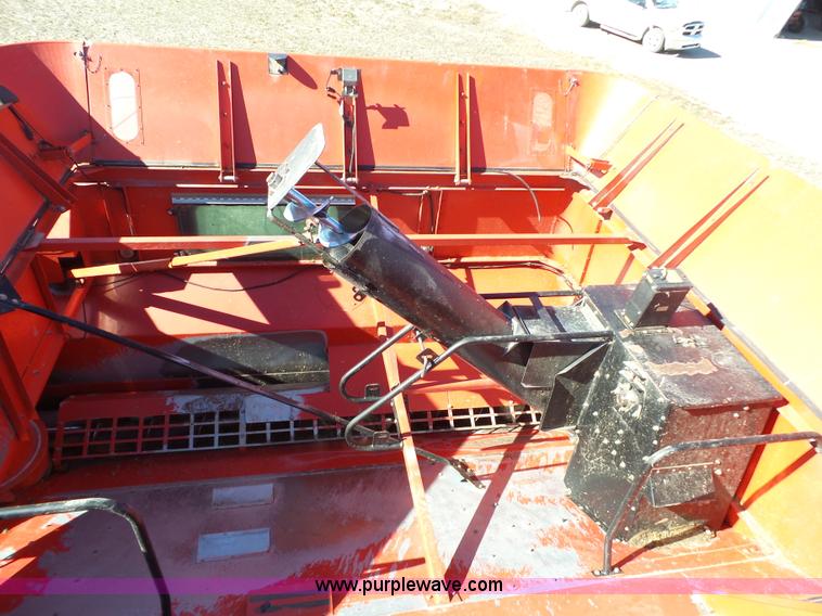 image for item J7674 2003 Massey-Ferguson 9790 RWA combine