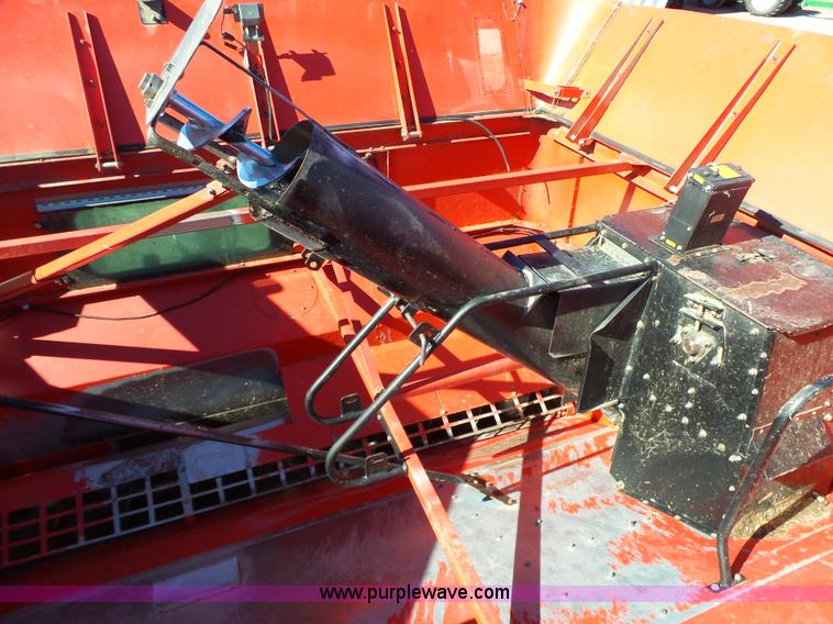 image for item J7674 2003 Massey-Ferguson 9790 RWA combine