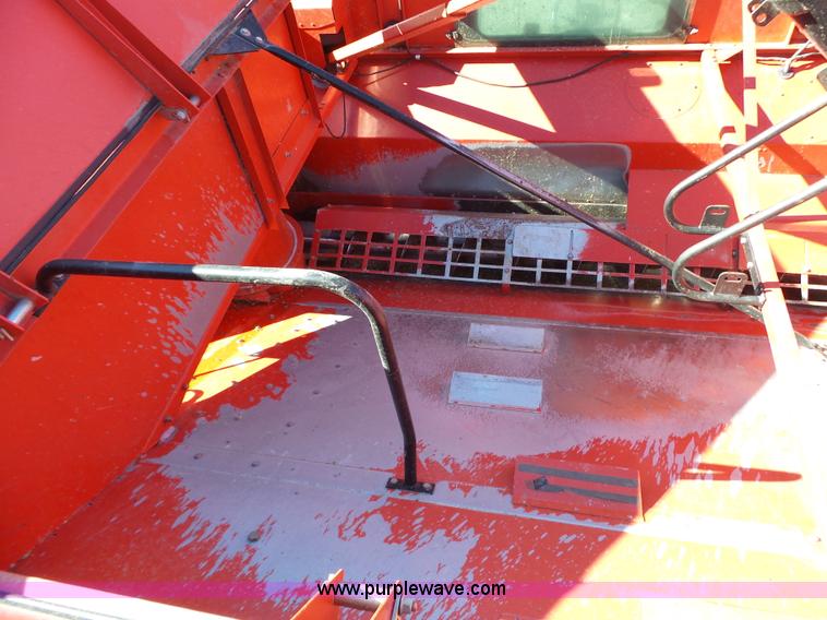 image for item J7674 2003 Massey-Ferguson 9790 RWA combine