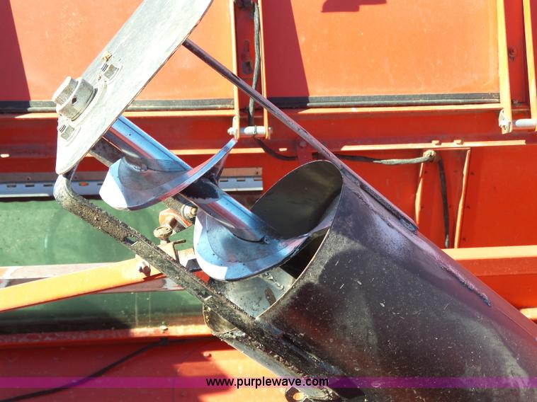 image for item J7674 2003 Massey-Ferguson 9790 RWA combine