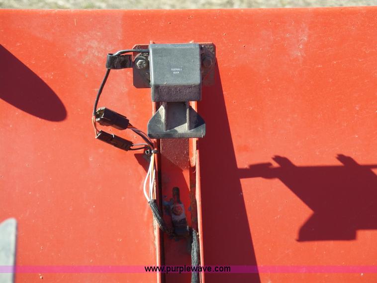 image for item J7674 2003 Massey-Ferguson 9790 RWA combine