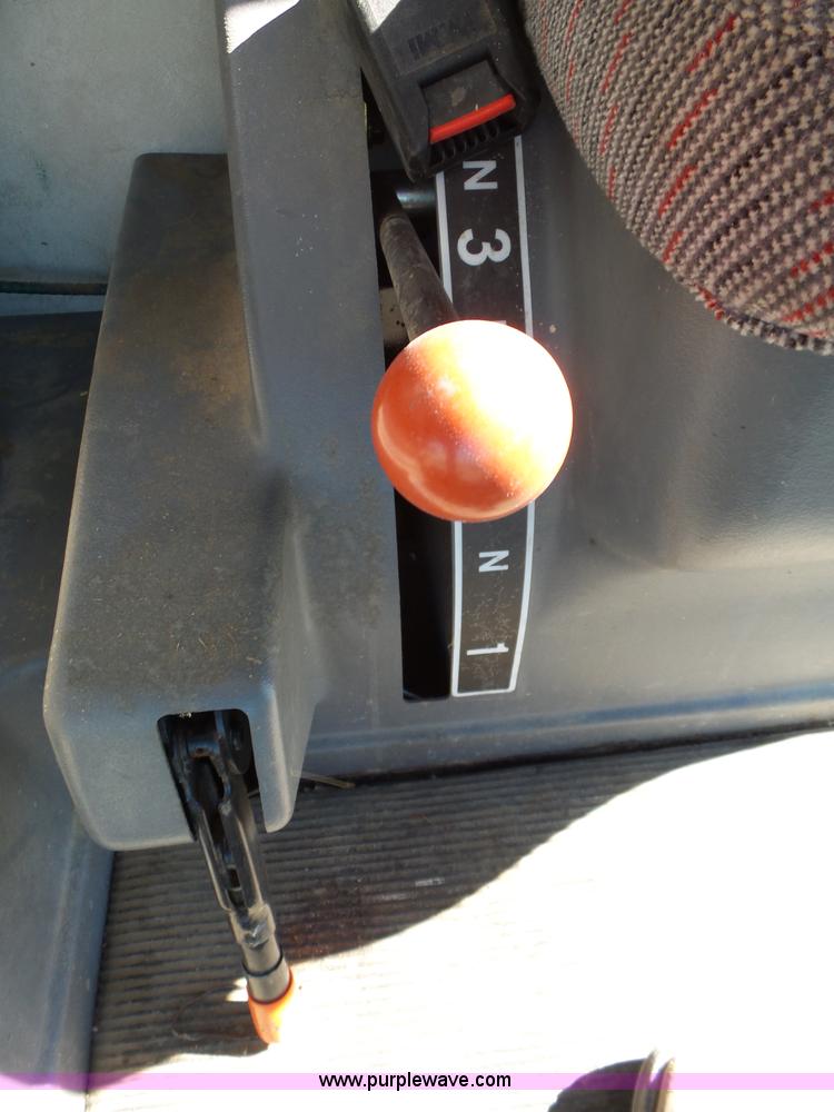 image for item J7674 2003 Massey-Ferguson 9790 RWA combine