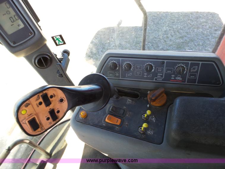 image for item J7674 2003 Massey-Ferguson 9790 RWA combine