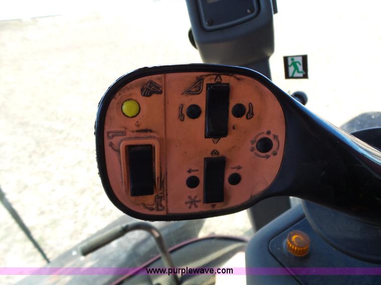 image for item J7674 2003 Massey-Ferguson 9790 RWA combine