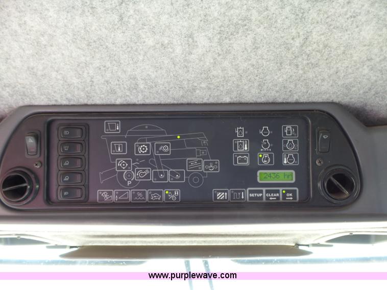 image for item J7674 2003 Massey-Ferguson 9790 RWA combine