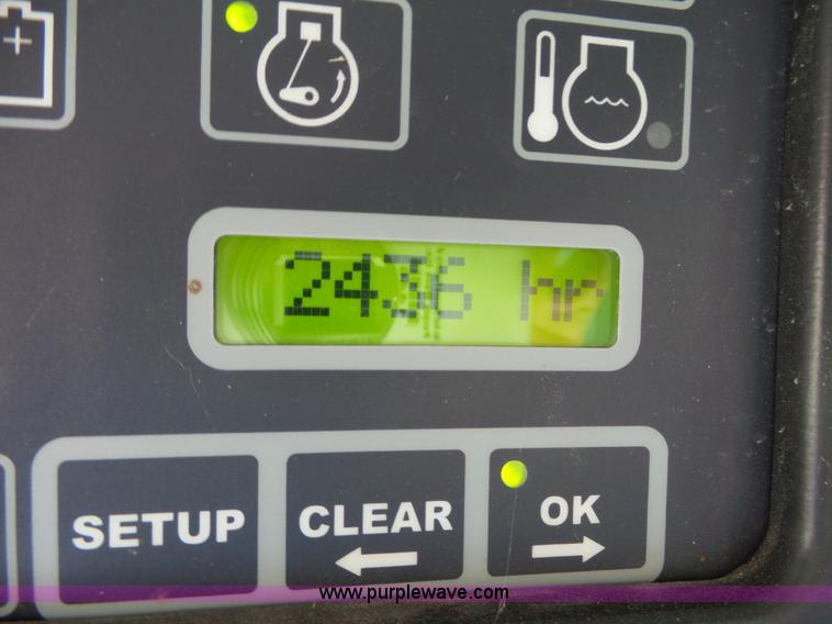 image for item J7674 2003 Massey-Ferguson 9790 RWA combine