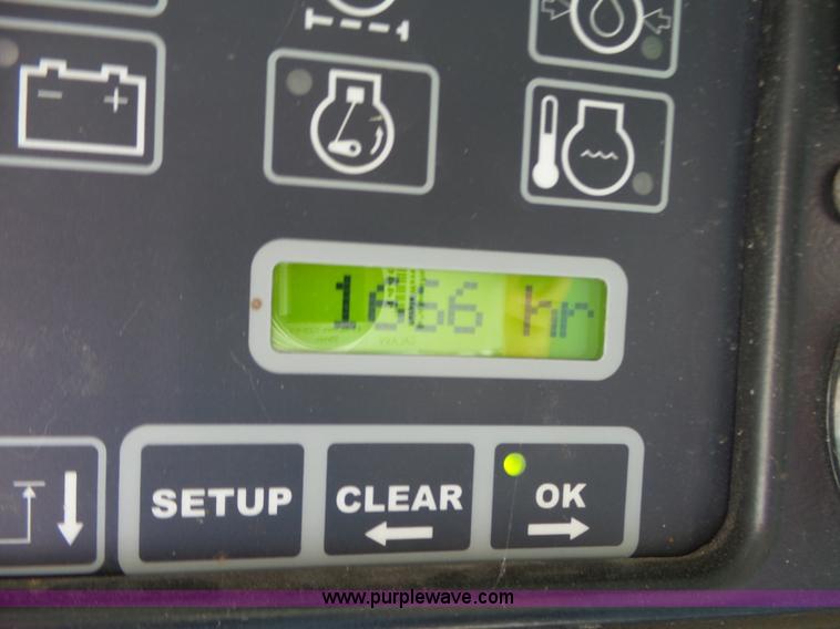 image for item J7674 2003 Massey-Ferguson 9790 RWA combine