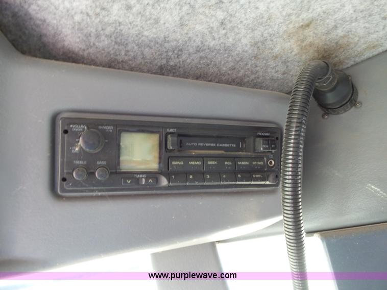 image for item J7674 2003 Massey-Ferguson 9790 RWA combine