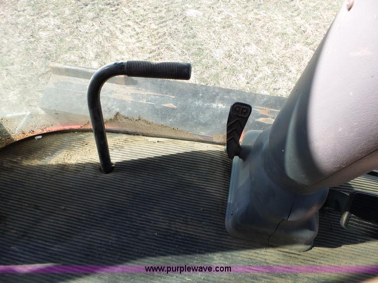 image for item J7674 2003 Massey-Ferguson 9790 RWA combine