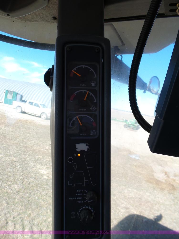 image for item J7674 2003 Massey-Ferguson 9790 RWA combine