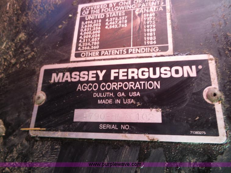 image for item J7674 2003 Massey-Ferguson 9790 RWA combine