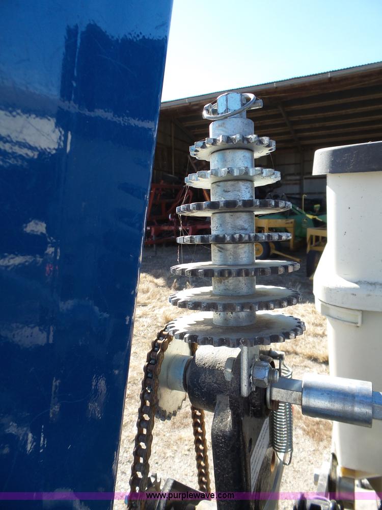 image for item J7675 2010 Kinze 3200 no-till planter