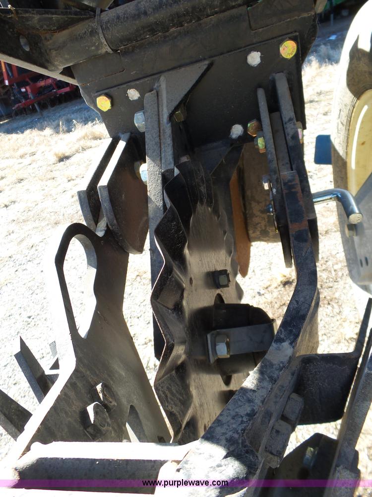 image for item J7675 2010 Kinze 3200 no-till planter