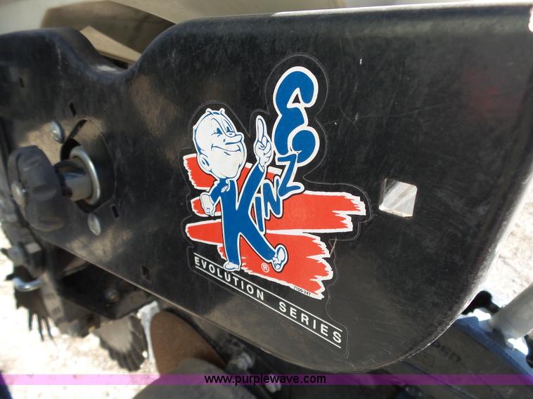 image for item J7675 2010 Kinze 3200 no-till planter