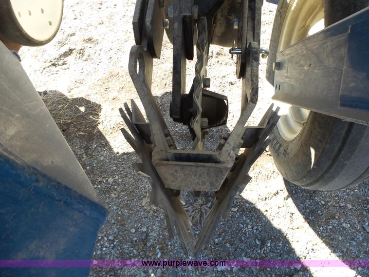 image for item J7675 2010 Kinze 3200 no-till planter