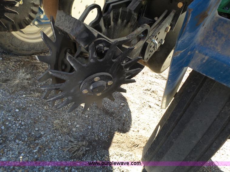 image for item J7675 2010 Kinze 3200 no-till planter