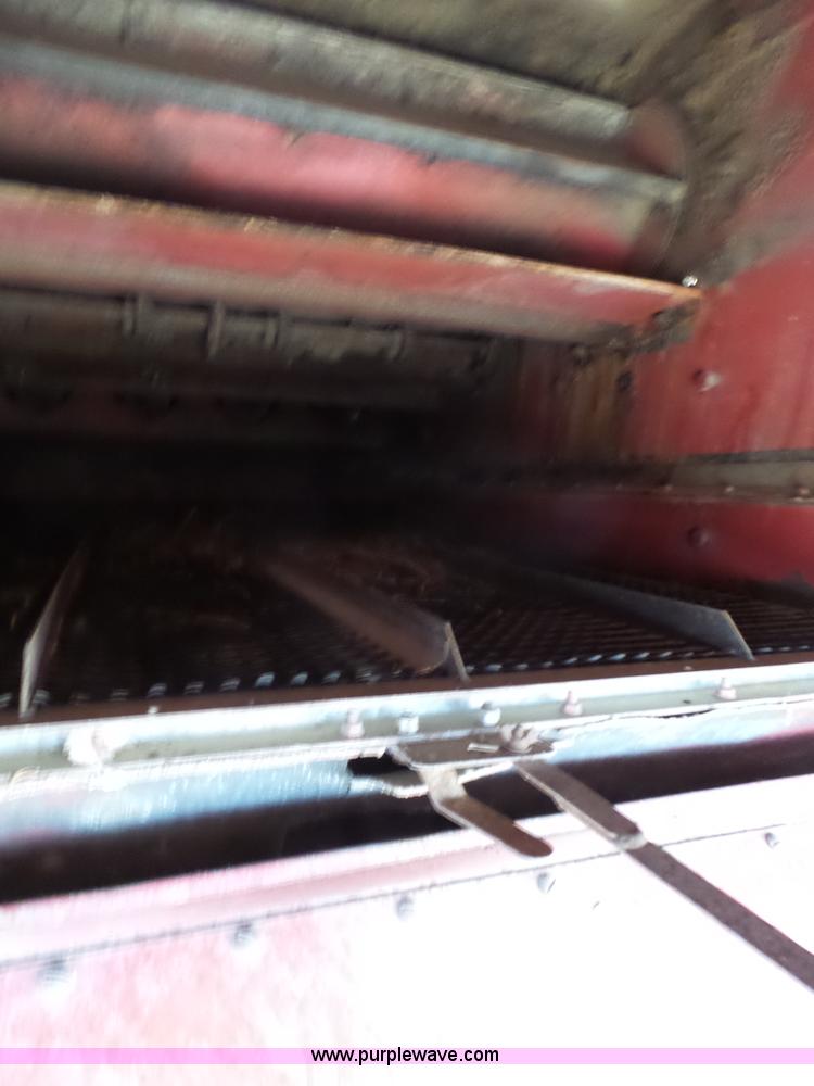 image for item J7678 1979 International 1440 combine