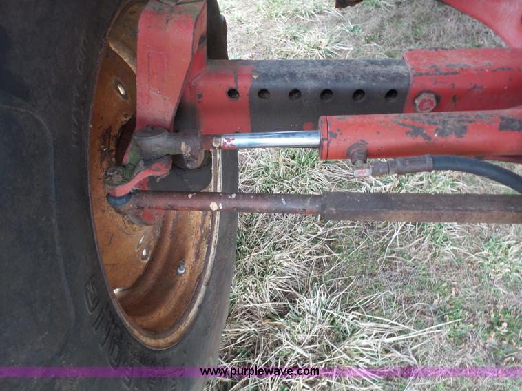 image for item J7678 1979 International 1440 combine