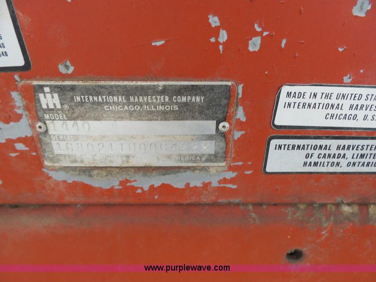 image for item J7678 1979 International 1440 combine