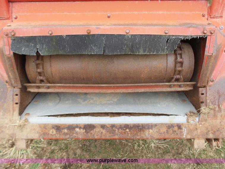 image for item J7678 1979 International 1440 combine