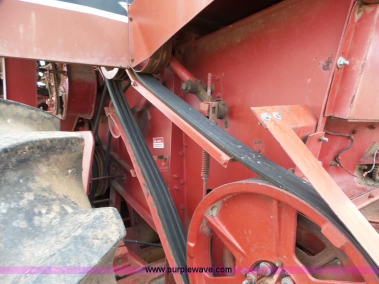 image for item J7678 1979 International 1440 combine