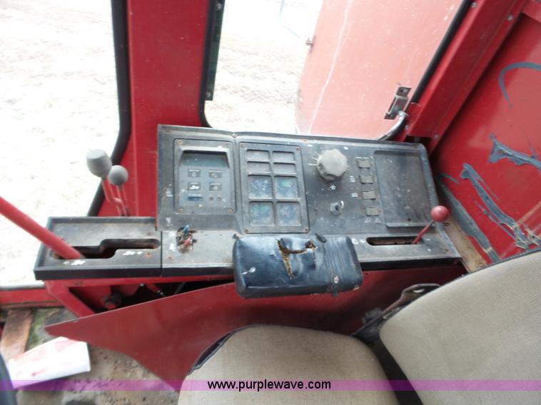 image for item J7678 1979 International 1440 combine