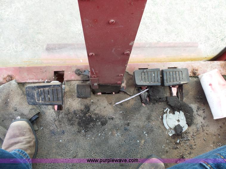 image for item J7678 1979 International 1440 combine