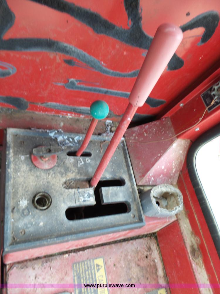 image for item J7678 1979 International 1440 combine