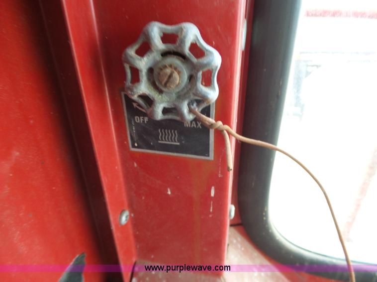 image for item J7678 1979 International 1440 combine