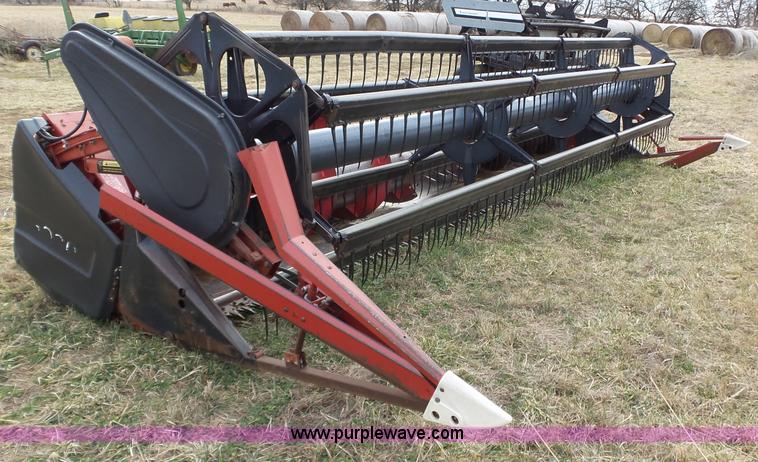 image for item J7678 1979 International 1440 combine