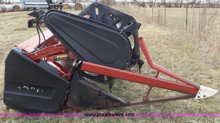 image for item J7678 1979 International 1440 combine